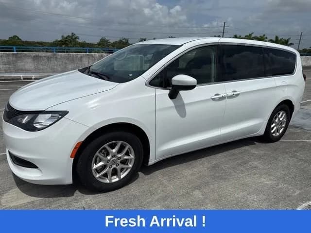 2023 Chrysler Voyager LX