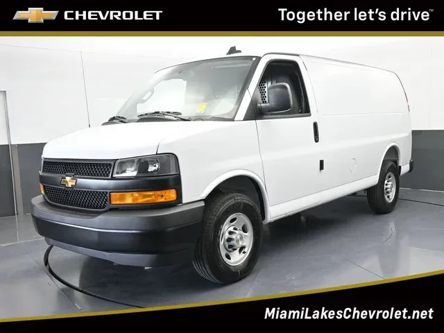 2025 Chevrolet Express Cargo WT