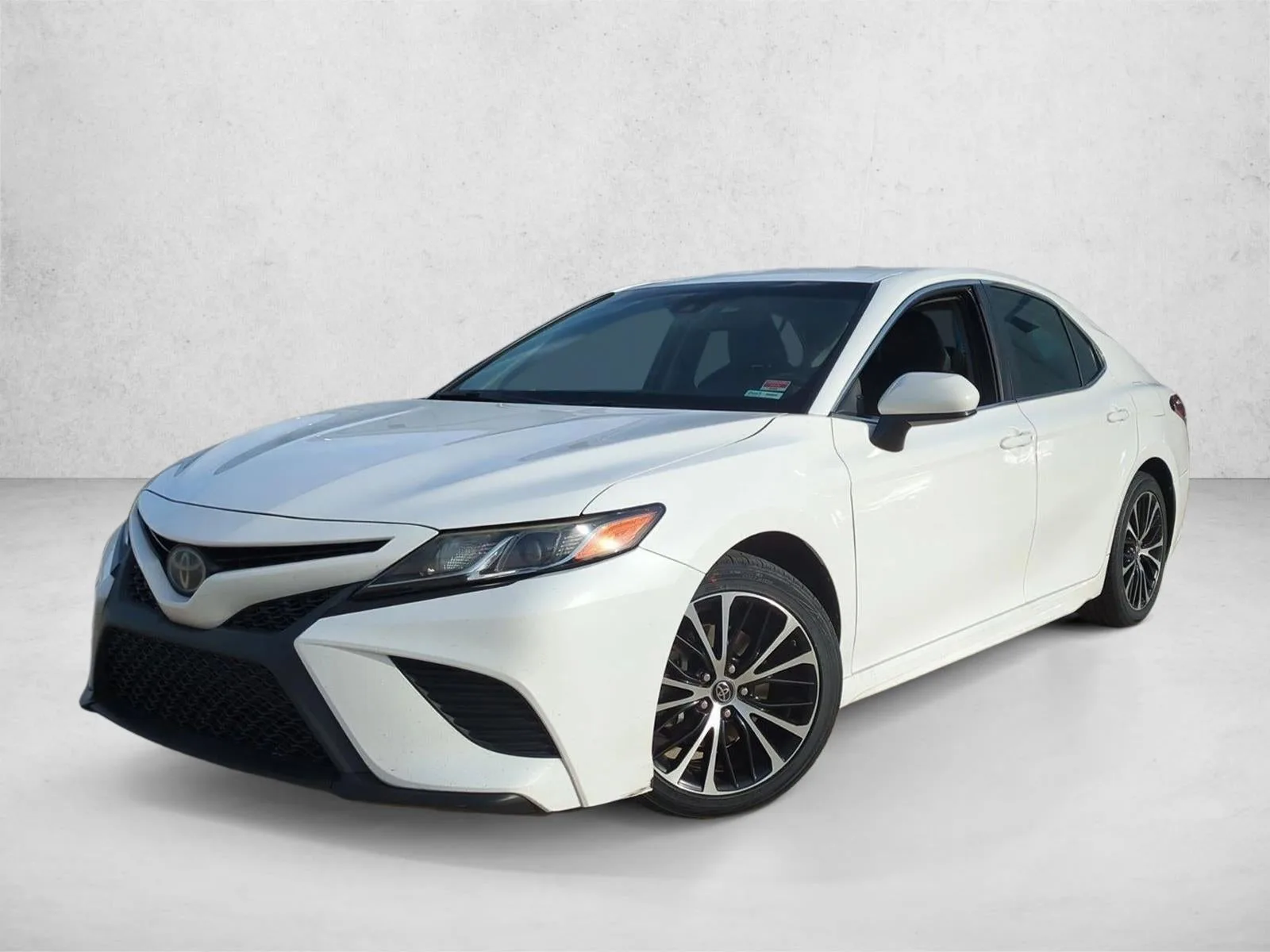 2018 Toyota Camry SE Auto (SE)