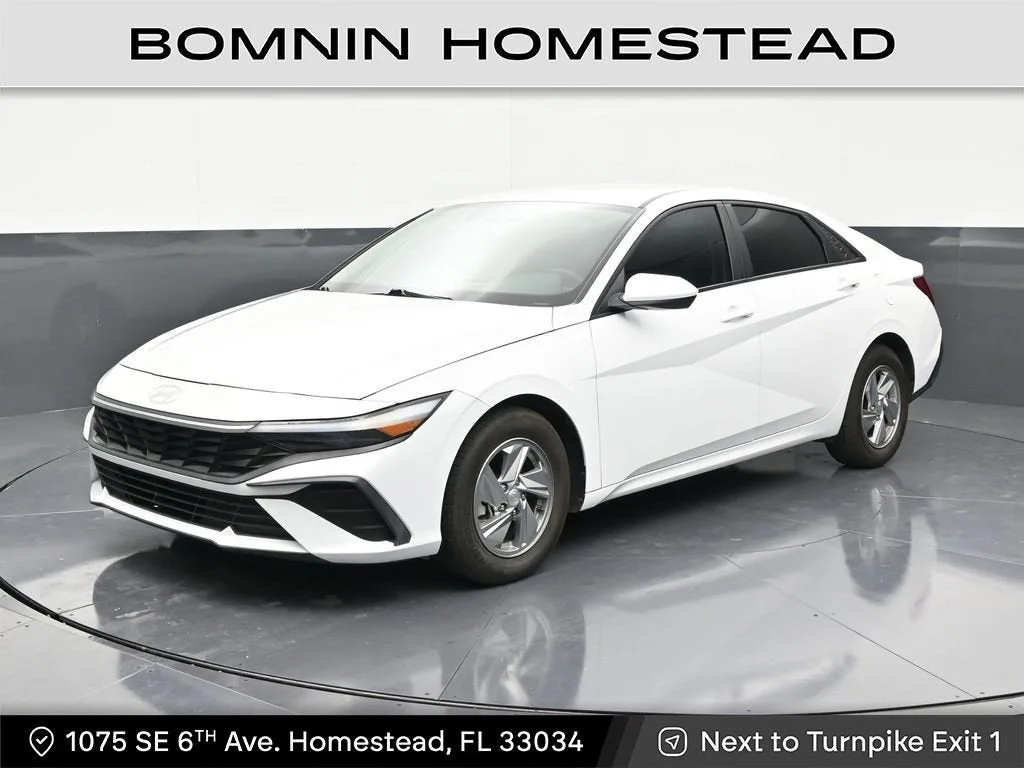 2024 Hyundai Elantra SE