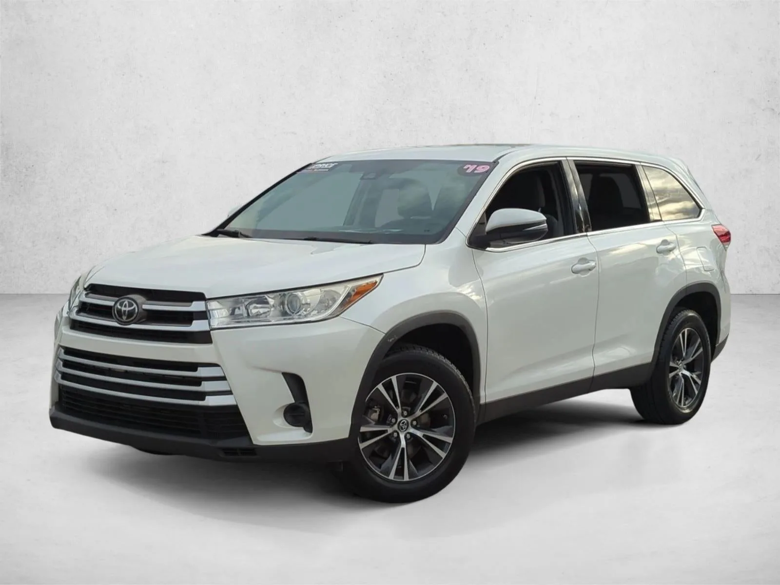 2019 Toyota Highlander LE I4 FWD (Natl)