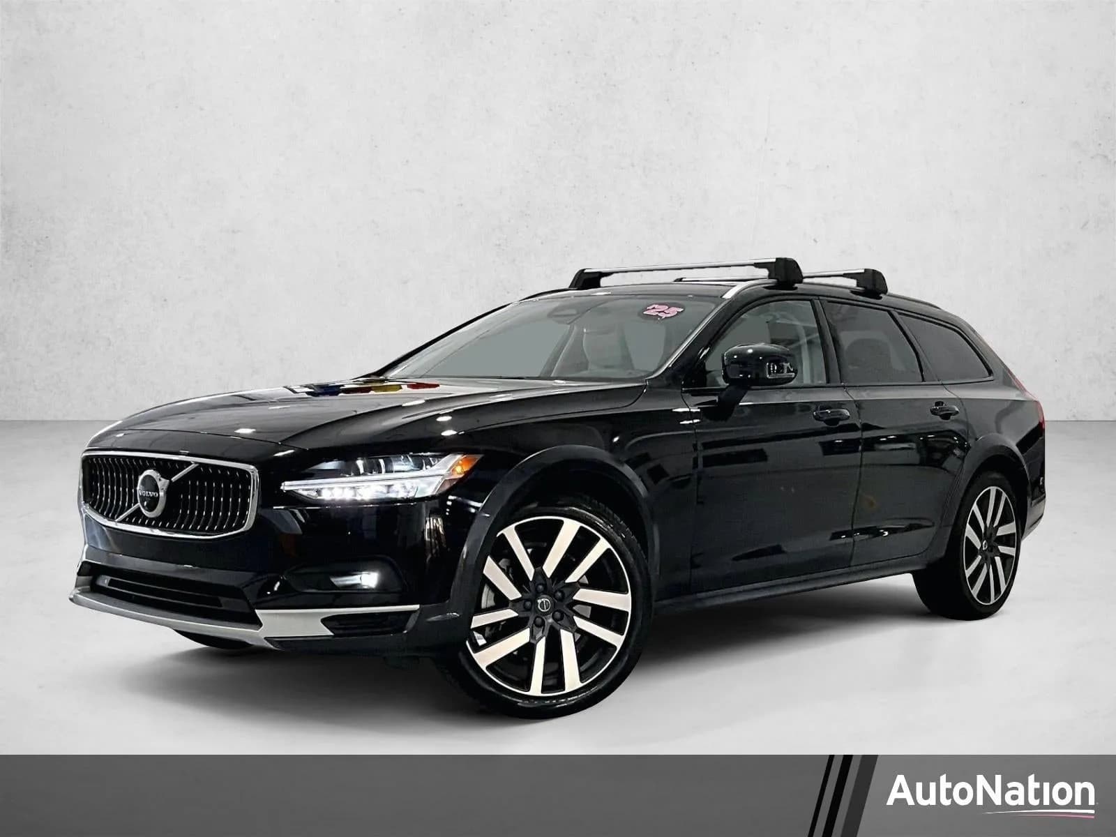 2025 Volvo V90 Cross Country Plus, B6 AWD Gas (mild hybrid)