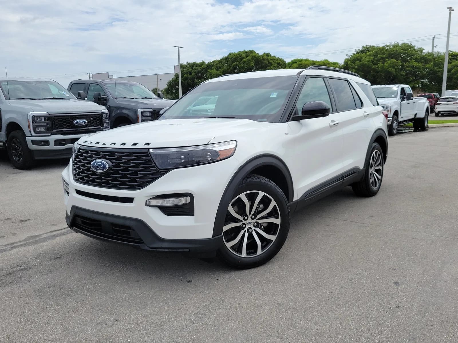 2023 Ford Explorer ST-Line