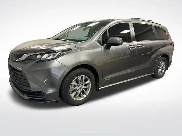 2021 Toyota Sienna LE